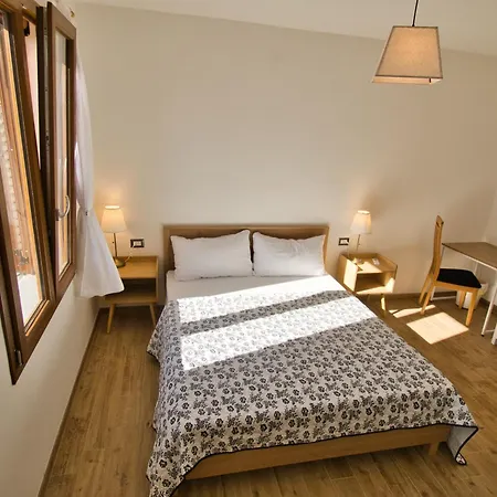 Dommu Livia Лотцораи