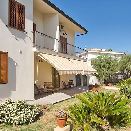 Dommu Livia Vendégház 3*