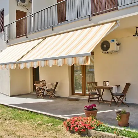 Dommu Livia Guest house *